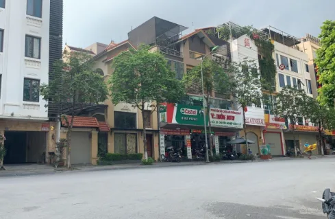 Phố Khúc Thừa Dụ là con phố mới được quy hoạch và phát triển