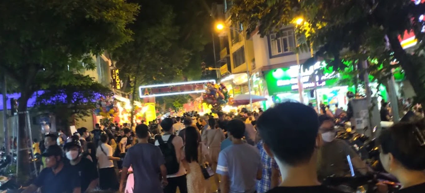 Dễ dàng đến phố Hàng Mã bằng nhiều phương tiện
