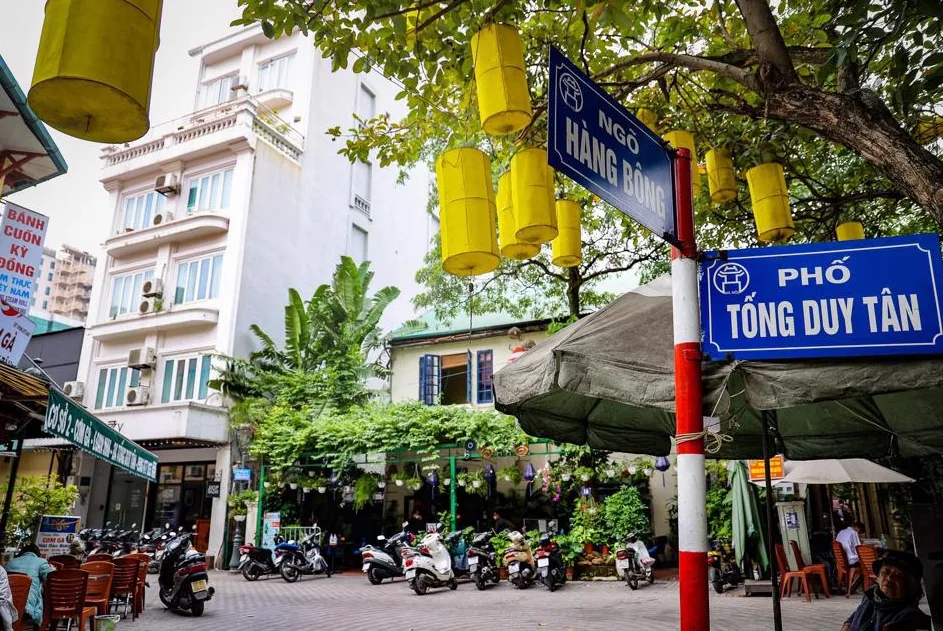 Phố Tống Duy ngắn nhưng đầy sôi động và hấp dẫn nhờ các quán ăn